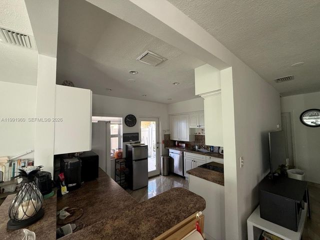 625 E 8th Ln, Hialeah, FL 33010