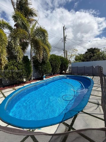625 E 8th Ln, Hialeah, FL 33010