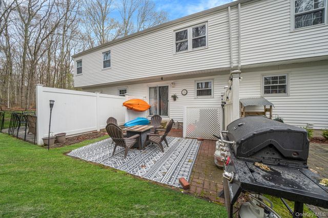 3 Bartlett, Yaphank, NY 11980