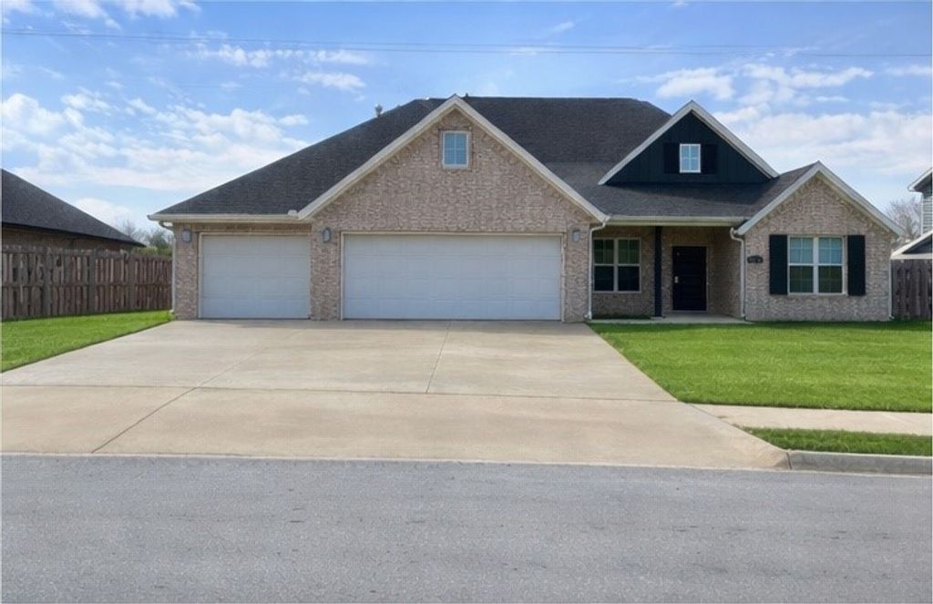 335 Waterfall Lane, Springdale, AR 72762