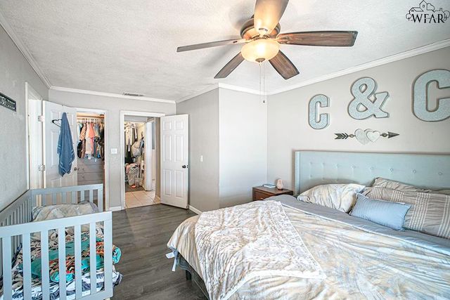 1015 W BEVERLY LOOP, Burkburnett, TX 76354