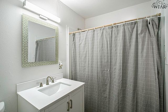 1015 W BEVERLY LOOP, Burkburnett, TX 76354