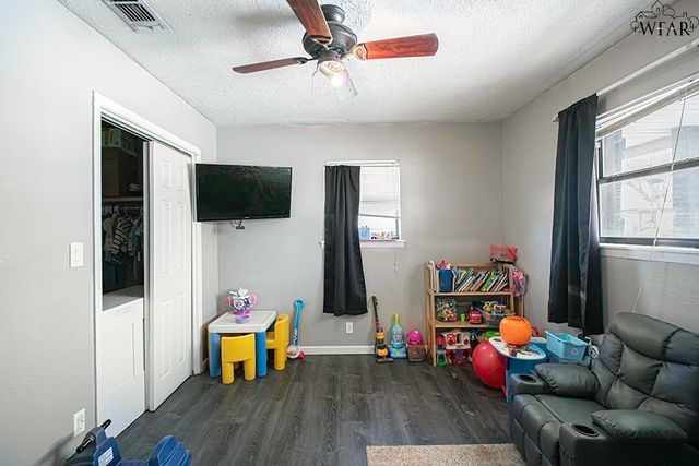 1015 W BEVERLY LOOP, Burkburnett, TX 76354