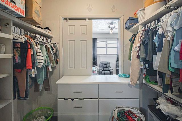 1015 W BEVERLY LOOP, Burkburnett, TX 76354