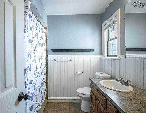 1015 W BEVERLY LOOP, Burkburnett, TX 76354