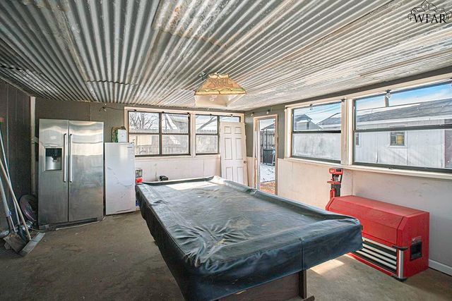 1015 W BEVERLY LOOP, Burkburnett, TX 76354