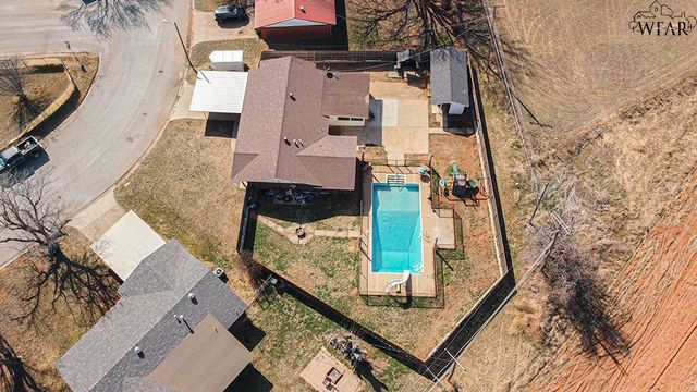 1015 W BEVERLY LOOP, Burkburnett, TX 76354