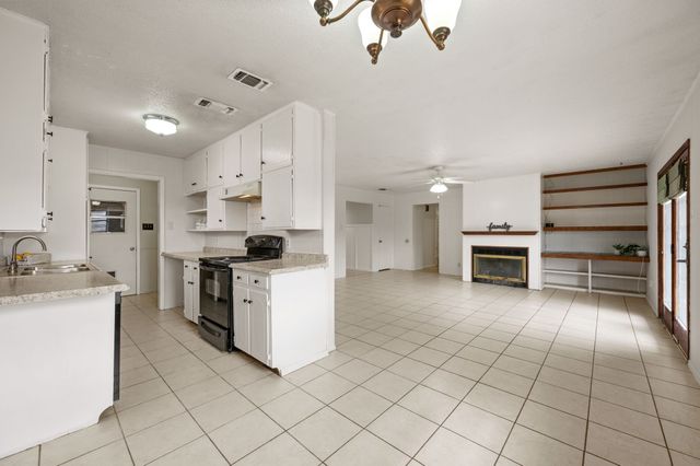 1720 Winchester Way, Bedford, TX 76022