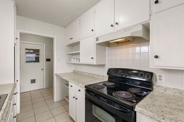 1720 Winchester Way, Bedford, TX 76022