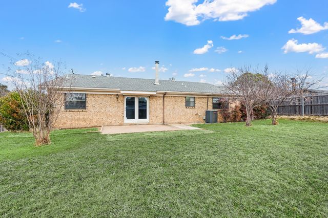 1720 Winchester Way, Bedford, TX 76022