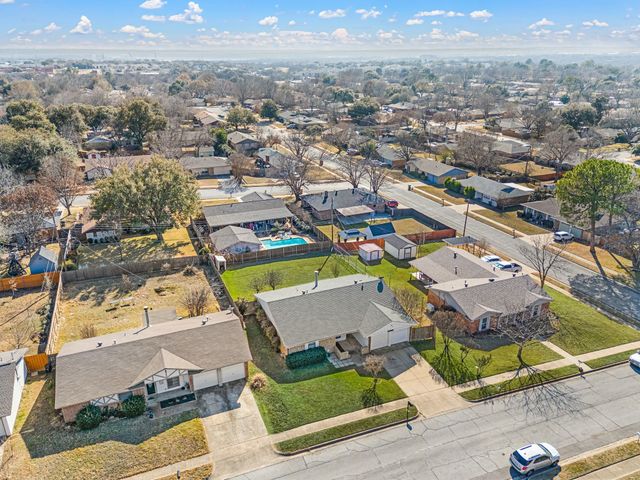 1720 Winchester Way, Bedford, TX 76022