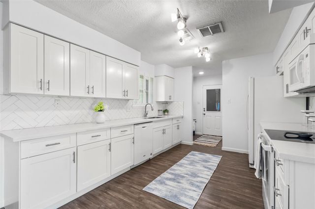 417 Brookdale Drive, League City, TX 77573