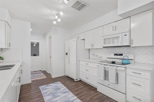 417 Brookdale Drive, League City, TX 77573