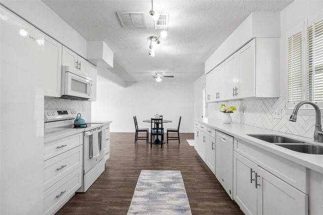 417 Brookdale Drive, League City, TX 77573