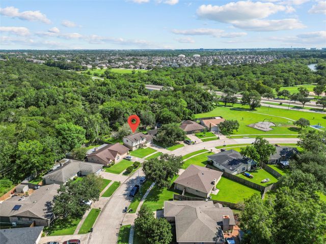 417 Brookdale Drive, League City, TX 77573