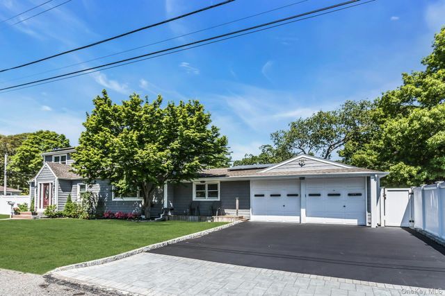 2 Vermont Street, Lindenhurst, NY 11757