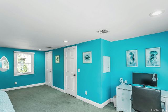 2 Vermont Street, Lindenhurst, NY 11757