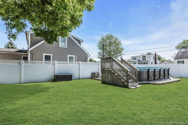 2 Vermont Street, Lindenhurst, NY 11757