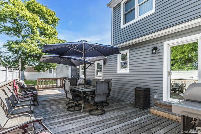 2 Vermont Street, Lindenhurst, NY 11757
