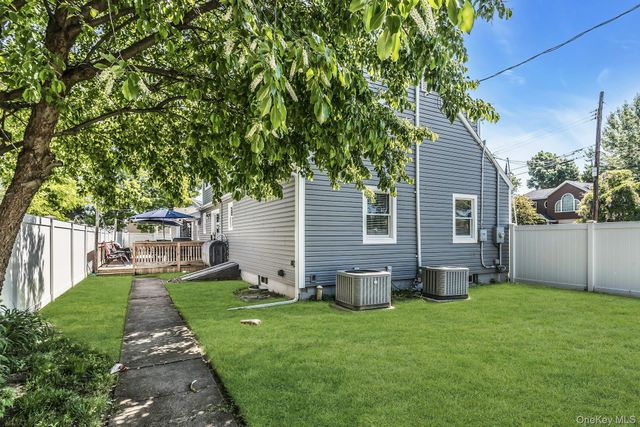 2 Vermont Street, Lindenhurst, NY 11757