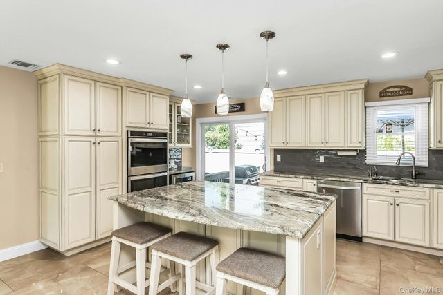 2 Vermont Street, Lindenhurst, NY 11757