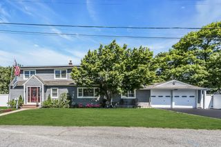 2 Vermont Street, Lindenhurst, NY 11757