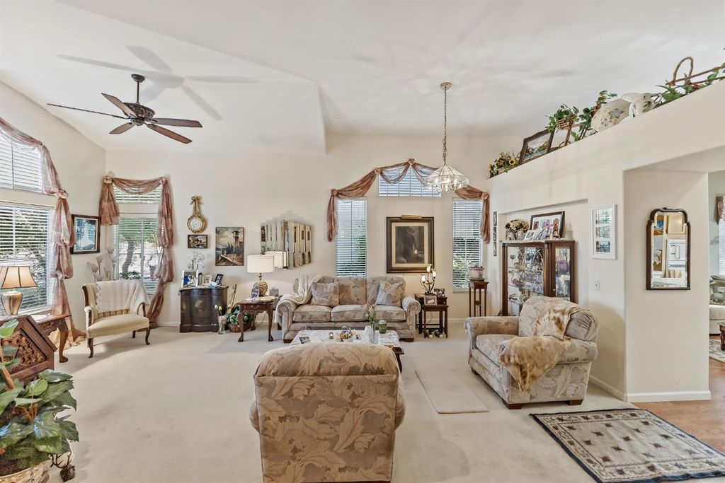 Image 11 of property listing at 8613 N Whitney Avenue, Fresno, CA 93720