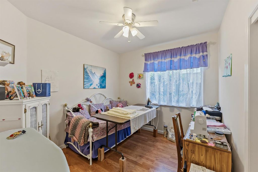 Image 14 of property listing at 8613 N Whitney Avenue, Fresno, CA 93720