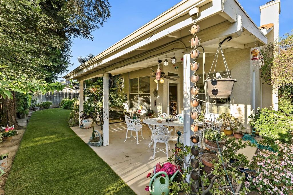 Image 20 of property listing at 8613 N Whitney Avenue, Fresno, CA 93720