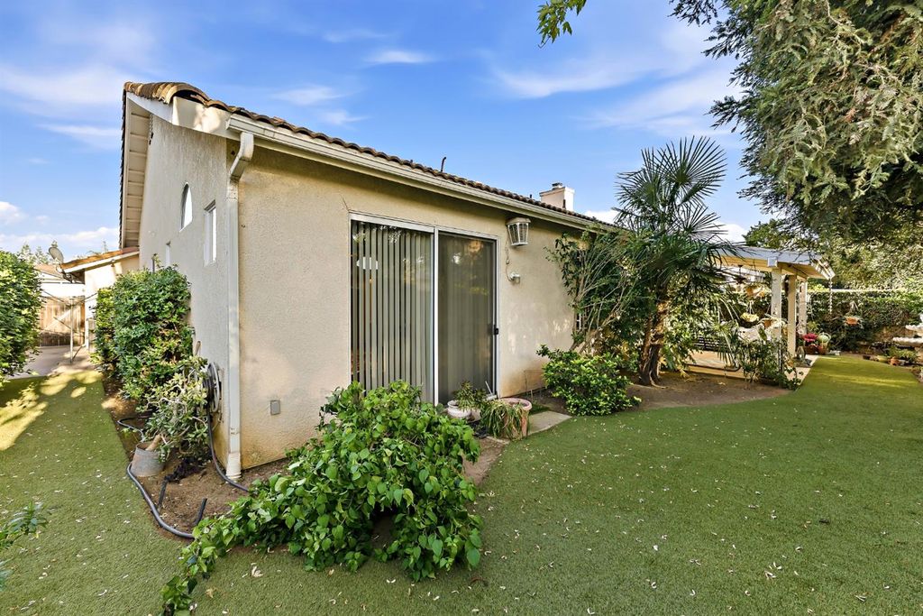 Image 21 of property listing at 8613 N Whitney Avenue, Fresno, CA 93720