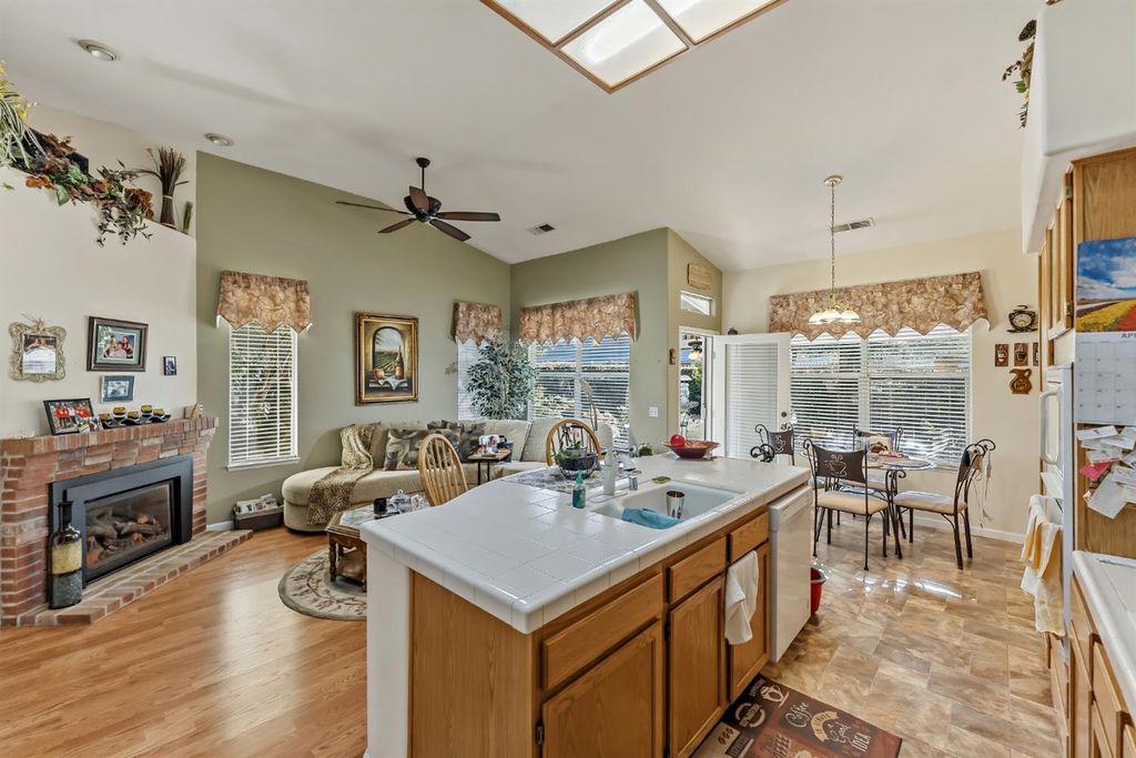 Image 9 of property listing at 8613 N Whitney Avenue, Fresno, CA 93720