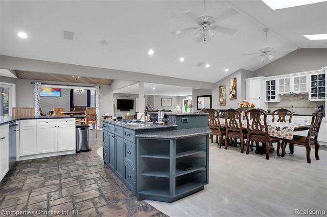 1475 Ring O Kerry, Milford, MI 48381