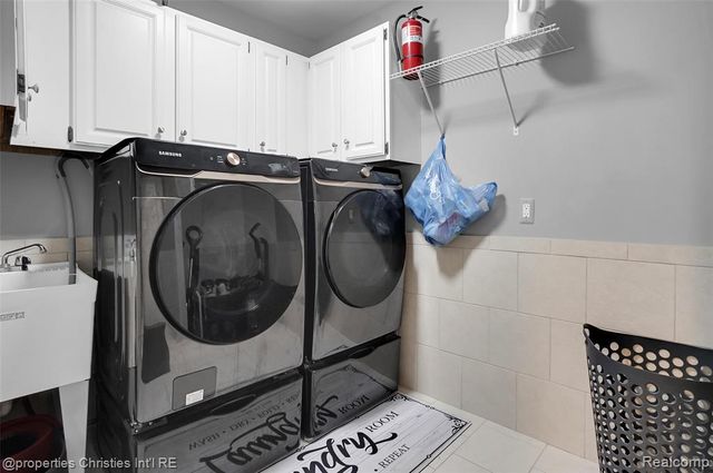 1475 Ring O Kerry, Milford, MI 48381