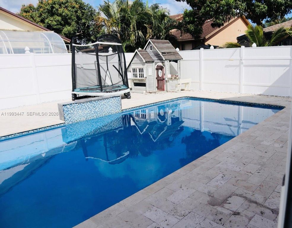 Image 5 of property listing at 1001 Cape Cod Ter, Green Acres, FL 33413