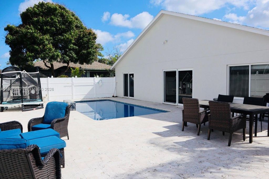 Image 6 of property listing at 1001 Cape Cod Ter, Green Acres, FL 33413