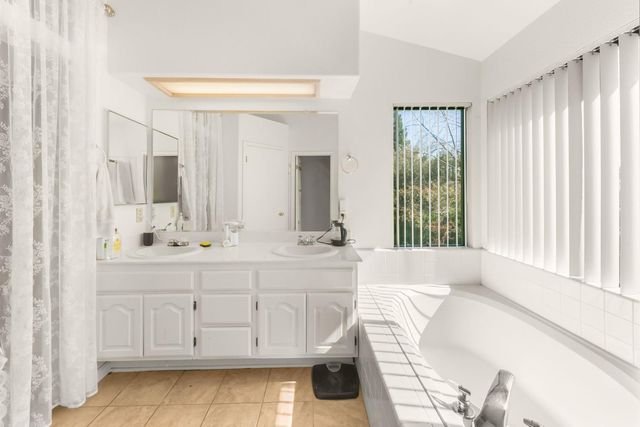 4950 Felicia Way, Elk Grove, CA 95758