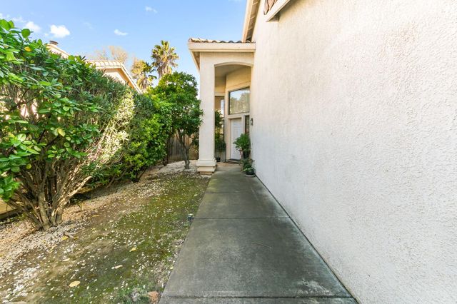 4950 Felicia Way, Elk Grove, CA 95758