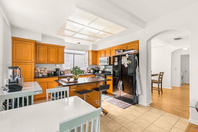 4950 Felicia Way, Elk Grove, CA 95758