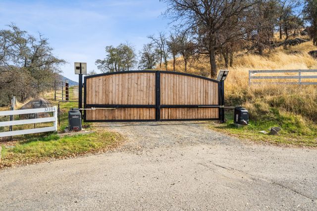 32394 Pinto Drive, Springville, CA 93265