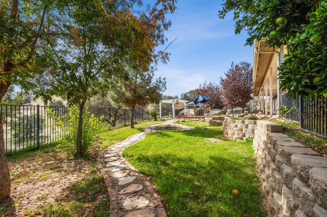 32394 Pinto Drive, Springville, CA 93265