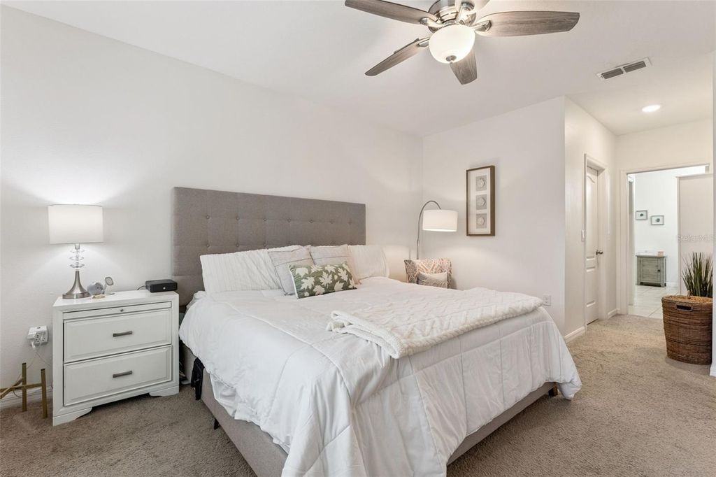 Image 14 of property listing at 303 LAZIO CIRCLE, Debary, FL 32713