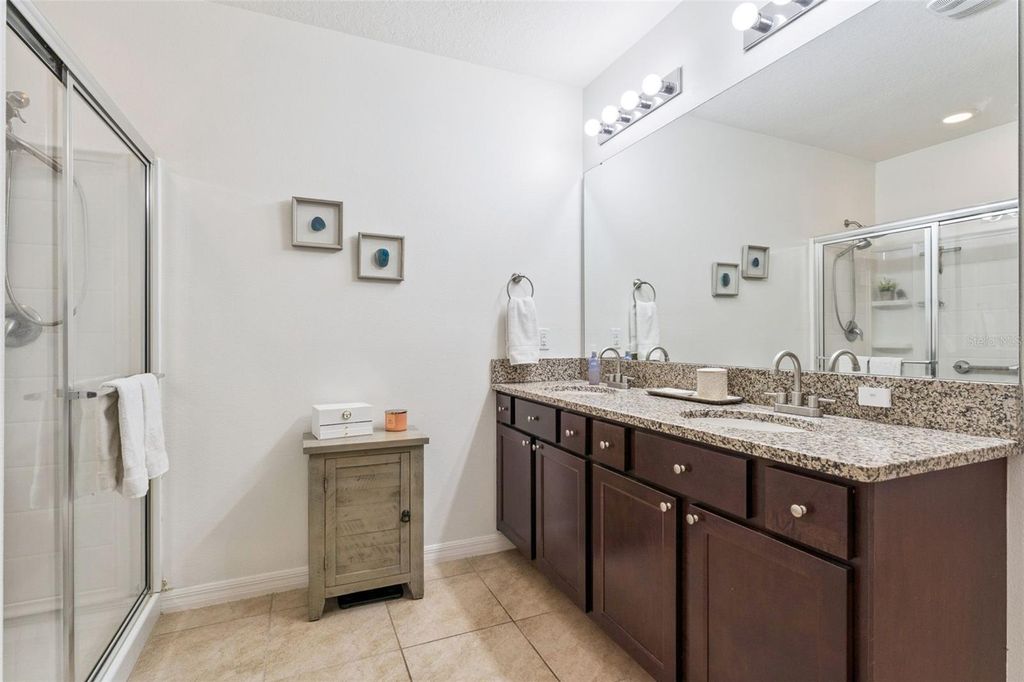 Image 15 of property listing at 303 LAZIO CIRCLE, Debary, FL 32713
