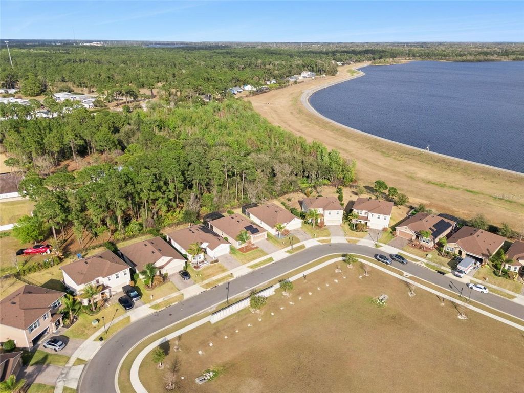 Image 28 of property listing at 303 LAZIO CIRCLE, Debary, FL 32713