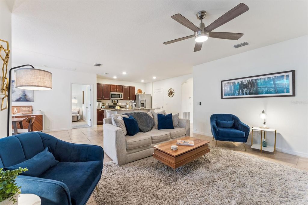 Image 4 of property listing at 303 LAZIO CIRCLE, Debary, FL 32713