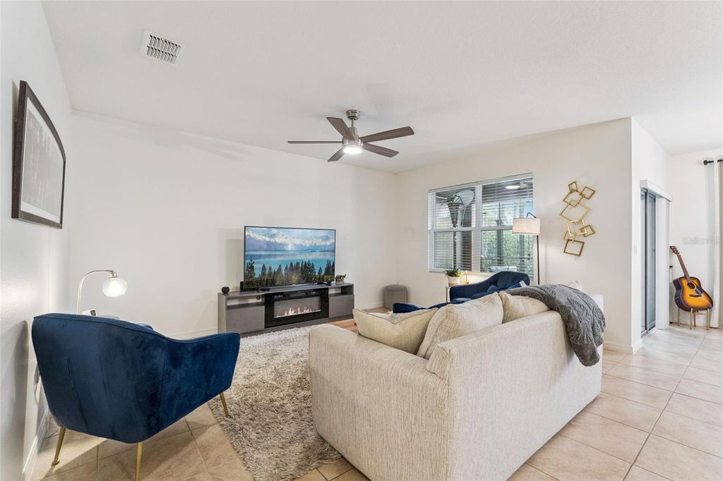 Image 5 of property listing at 303 LAZIO CIRCLE, Debary, FL 32713