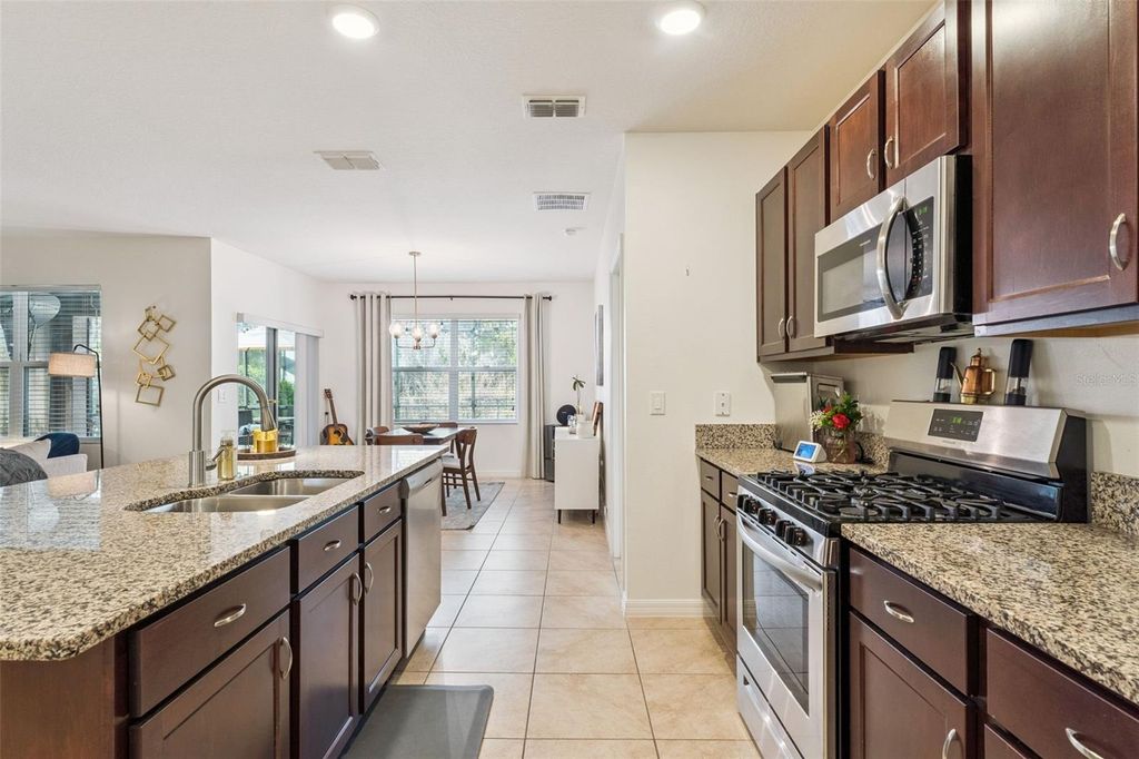 Image 8 of property listing at 303 LAZIO CIRCLE, Debary, FL 32713