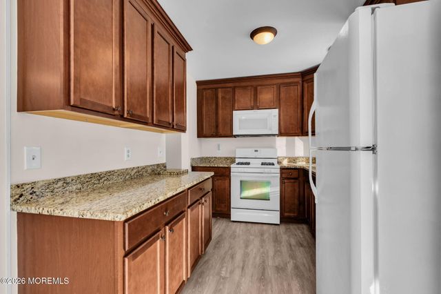 24 Cedar Hill Lane, Toms River, NJ 08755