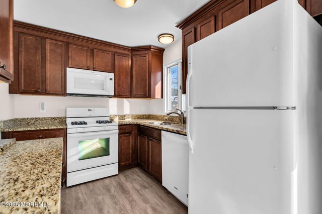 24 Cedar Hill Lane, Toms River, NJ 08755