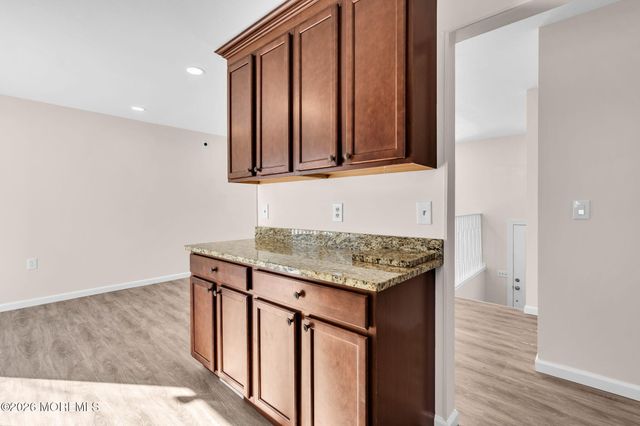 24 Cedar Hill Lane, Toms River, NJ 08755