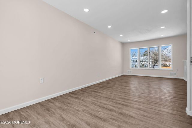 24 Cedar Hill Lane, Toms River, NJ 08755